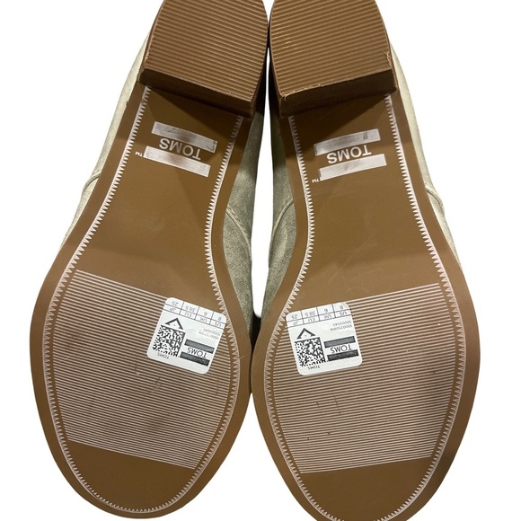 Toms Cream and Brown Ankle Boots with Lace-Up Design - Picture 2 of 5